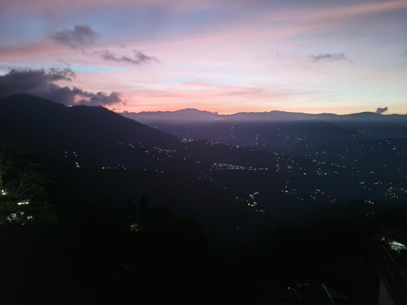 The Sunset Nest Offbeat Homestay ดาร์จีลิง ภายนอก รูปภาพ